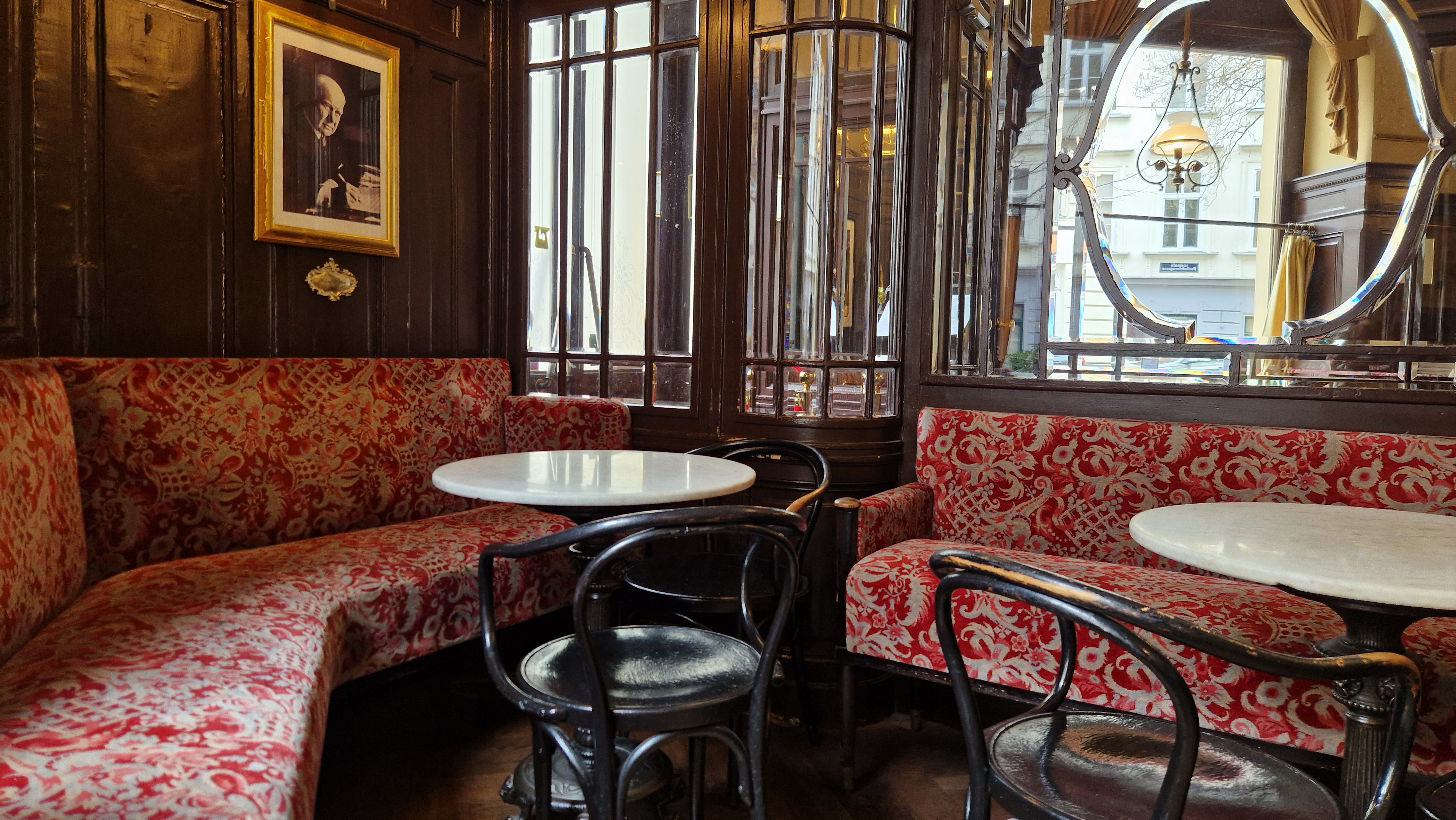 The Vienna Kaffeehaus That Survived the Empire, and Still Serves What an İstanbullu Would Recognise