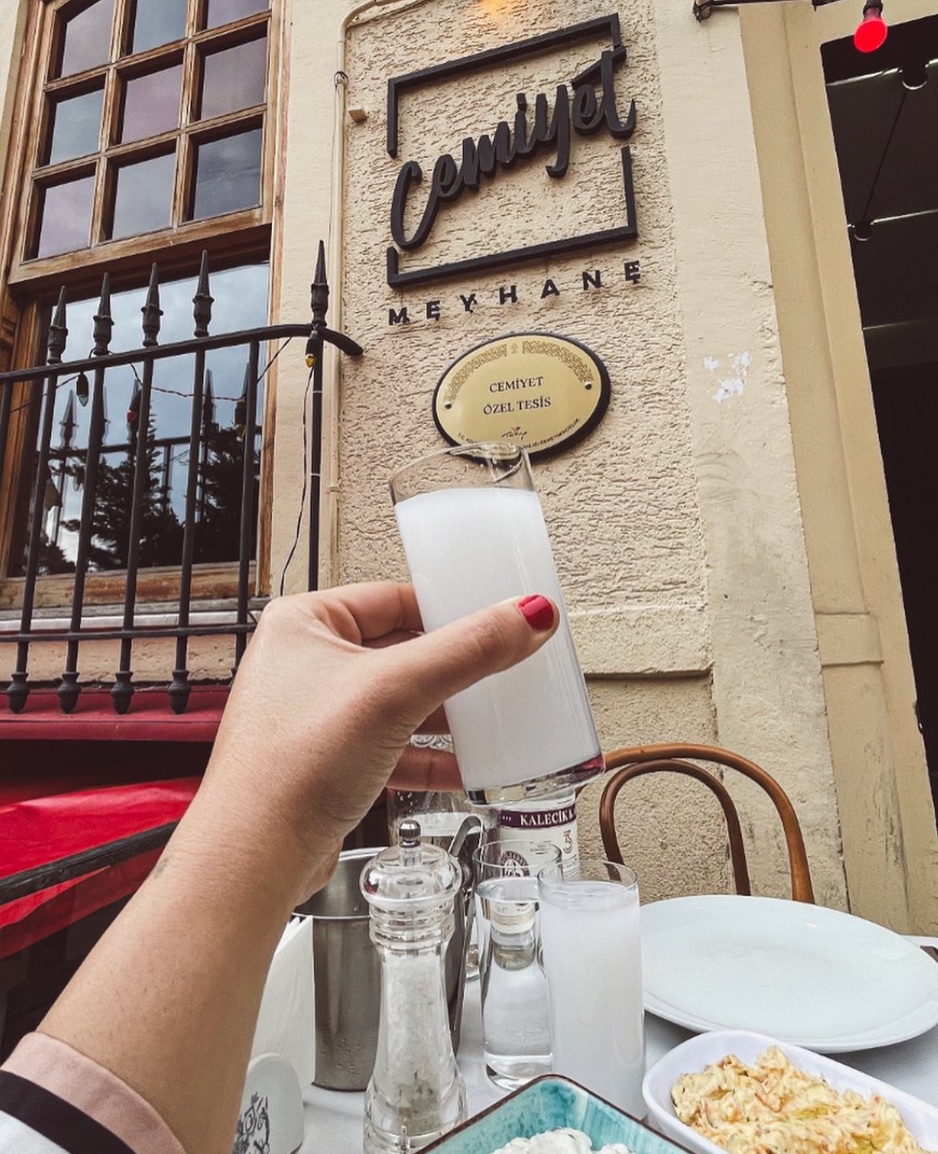 Cemiyet Meyhane - Restaurant in Beyoğlu, Istanbul