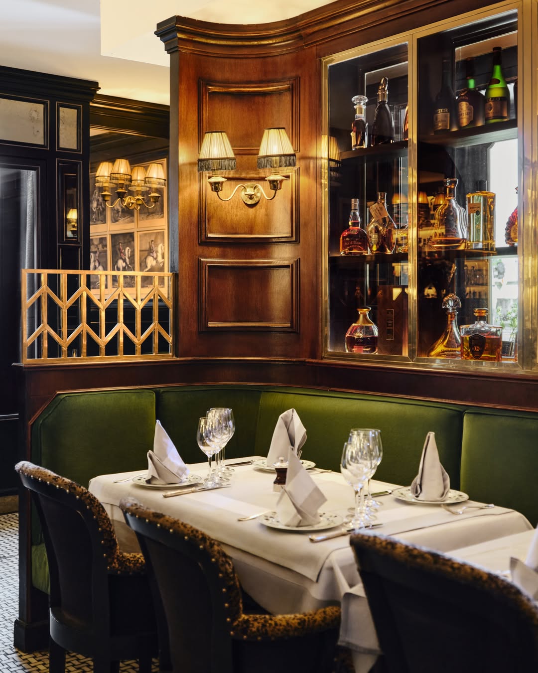 Le Voltaire - Restaurant in Tour Eiffel & Invalides, Paris