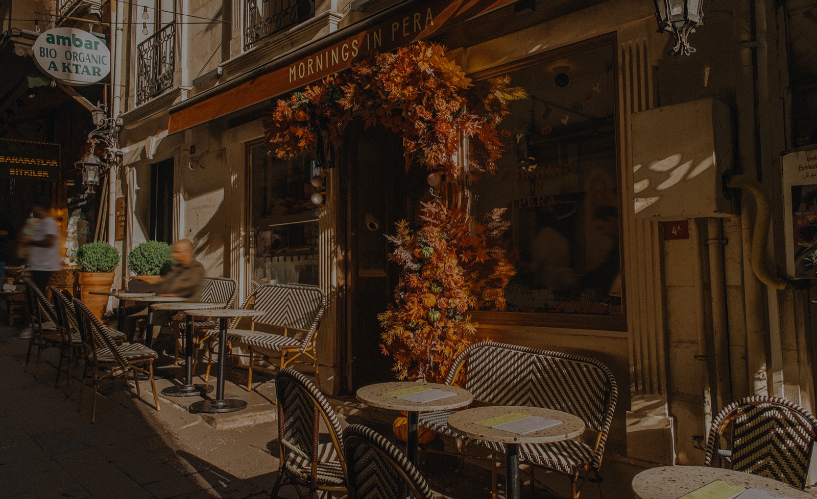 Mornings in Pera, Cafe à Beyoğlu, Istanbul